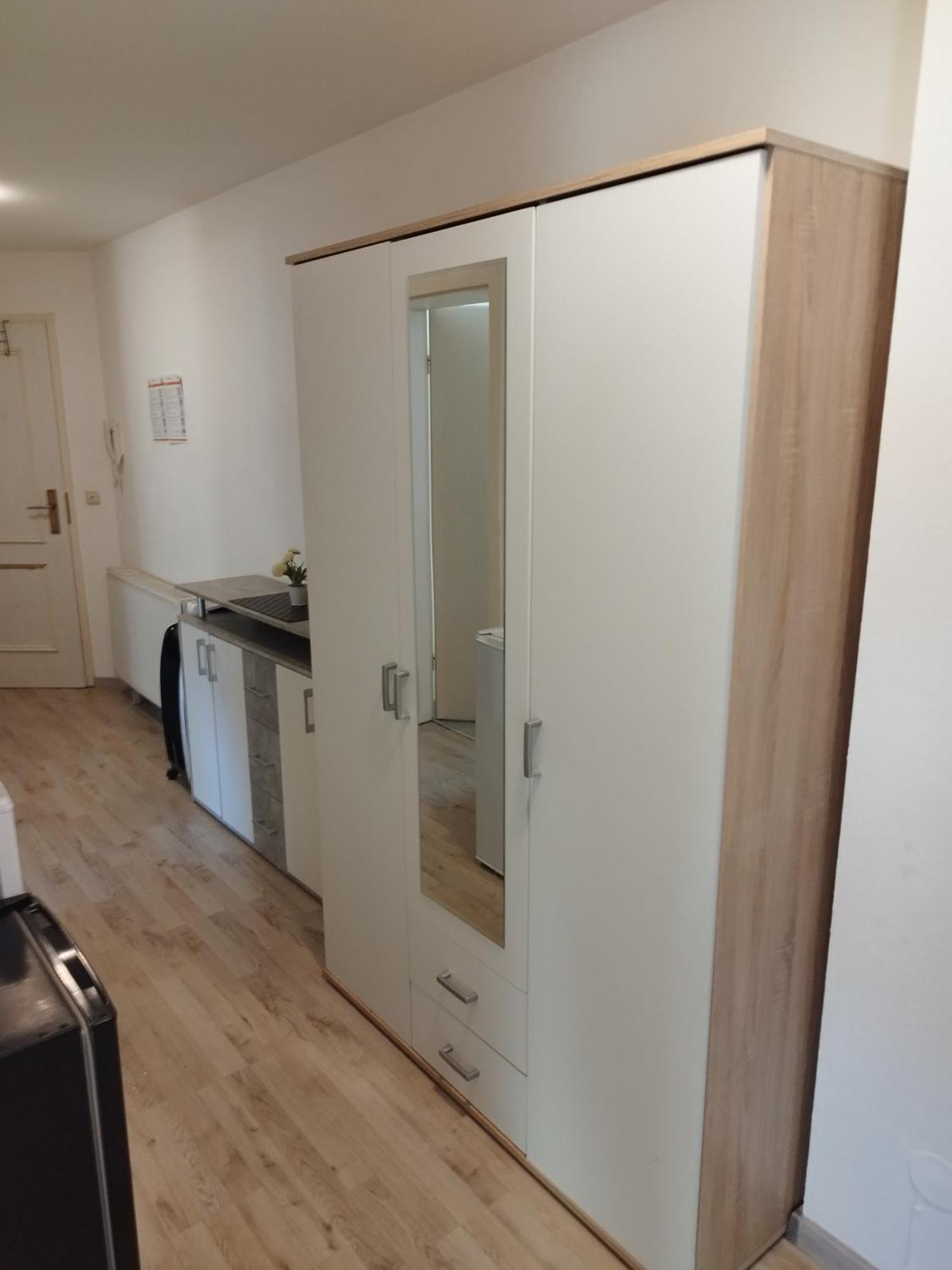 Flex Aparts - Grosse, Moeblierte Wohnung In Zwickau Mit 2 Zimmern Zewnętrze zdjęcie