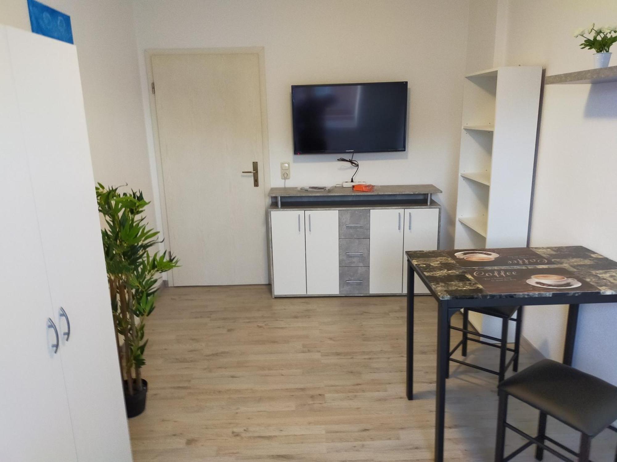 Flex Aparts - Grosse, Moeblierte Wohnung In Zwickau Mit 2 Zimmern Zewnętrze zdjęcie