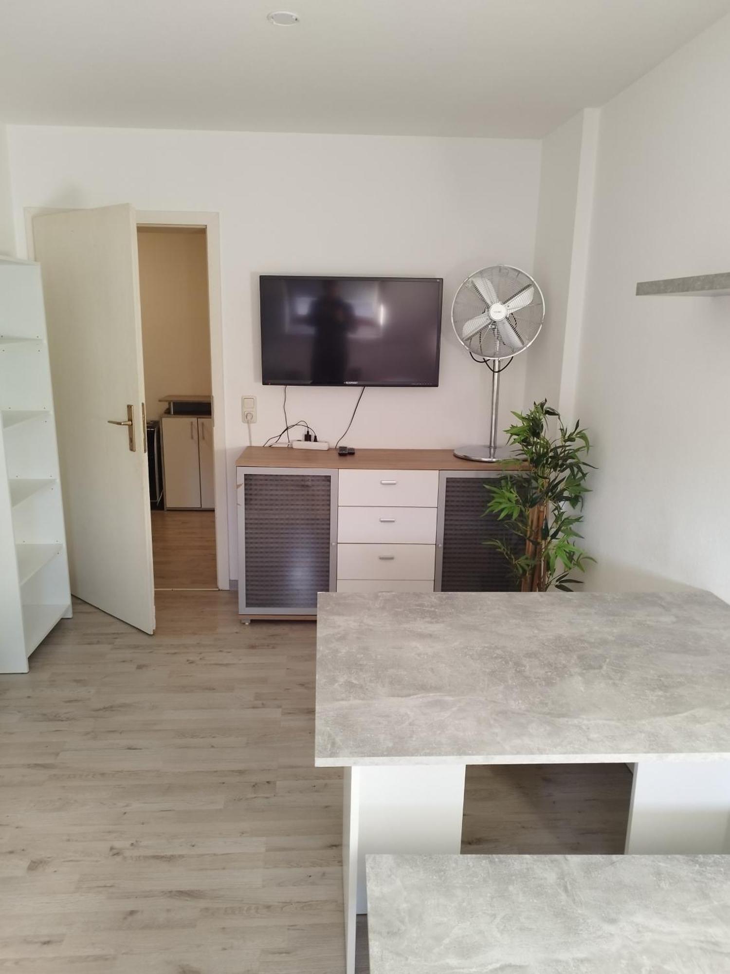 Flex Aparts - Grosse, Moeblierte Wohnung In Zwickau Mit 2 Zimmern Zewnętrze zdjęcie